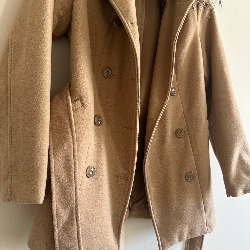 Forever 21 Camel Coat with Faux Fur Collar - Picture 4 of 4